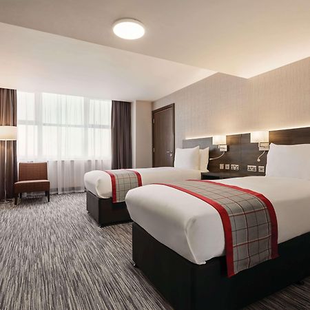 Ramada By Wyndham Leeds East Hotel Exterior foto