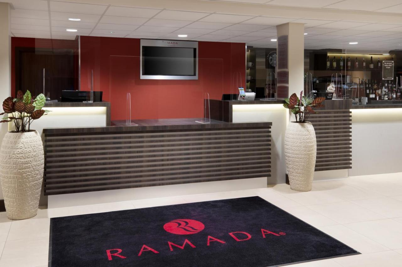 Ramada By Wyndham Leeds East Hotel Exterior foto